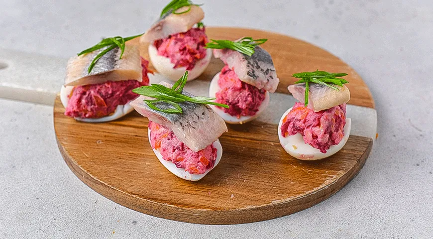 Швидка "Оселедець під шубою" в яйці: покроковий рецепт для швидкої вечері 5