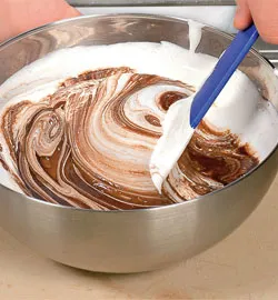 Шоколадно-полуничний торт: чудовий десерт з покроковим рецептом 4