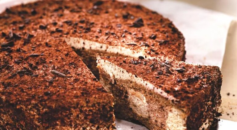 Ніжний торт "Капучино": покроковий рецепт із фотографіями та калорійністю 40