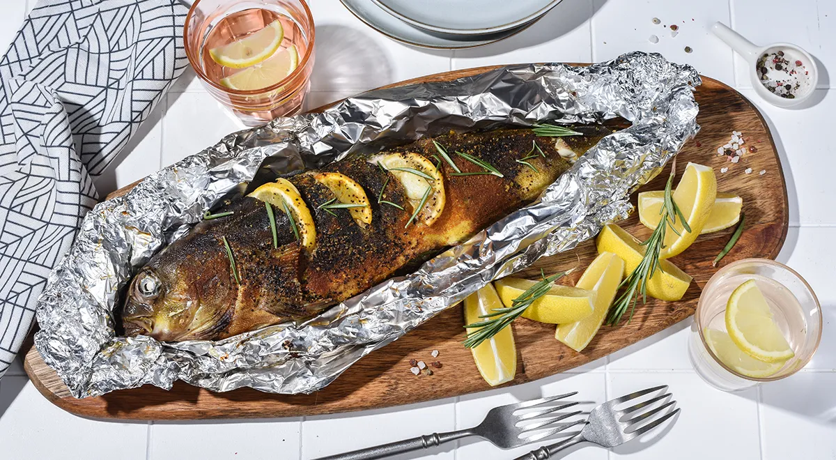 Терпуг, запечений у фользі: ароматна риба з овочами, готова за годину 1
