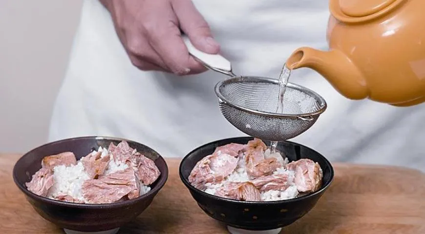 Ароматний рис у зеленому чаї з лососем: покроковий рецепт з фото 6