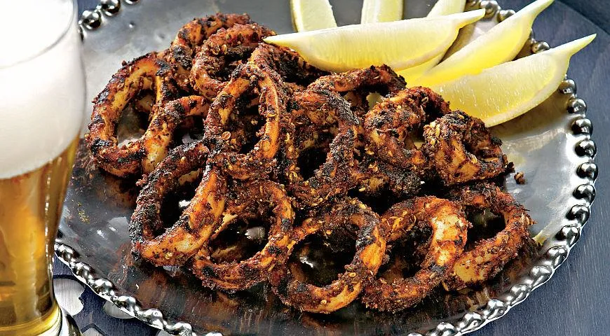 Хрусткі кільця кальмарів у кейджунській паніровці: покроковий рецепт із фото