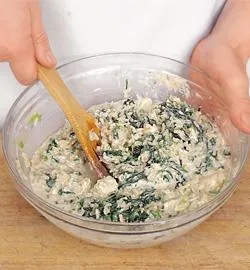 Запеканка з бурого рису зі шпинатом та фетою: смачний та корисний обід 3