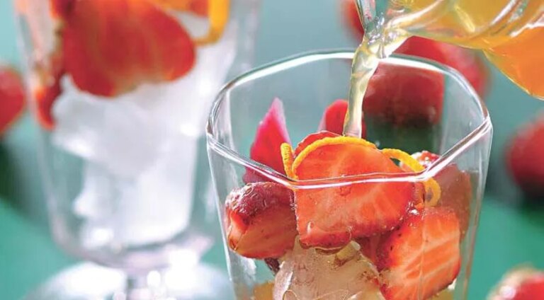 Свіжий домашній компот з ревеню та полуниці: покроковий рецепт з фото 17 Свіжий домашній компот з ревеню та полуниці: покроковий рецепт з фото 17