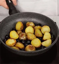 Теплий картопляний салат з чері: яскравий смак і користь у кожній ложці 3