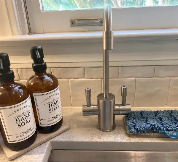 Головна 83 Затишок та легкість: 10 хитрощів для миття посуду вручну