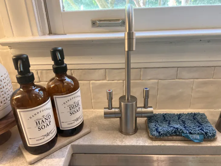 Затишок та легкість: 10 хитрощів для миття посуду вручну