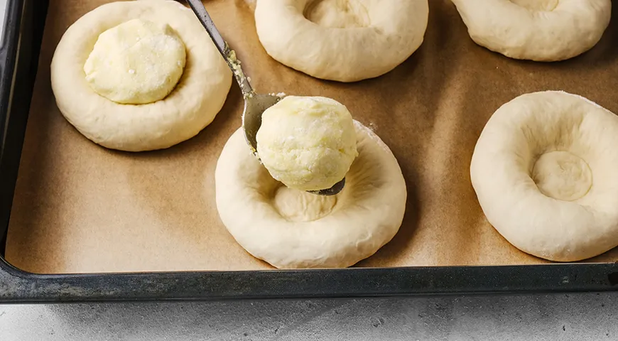 Ніжні ватрушки з картоплею та сиром: покроковий рецепт із фото 6