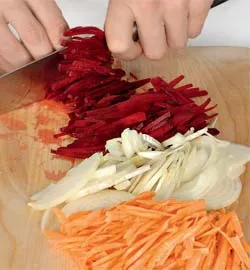 Український борщ з кислинкою мочених яблук: покроковий рецепт з фото 2