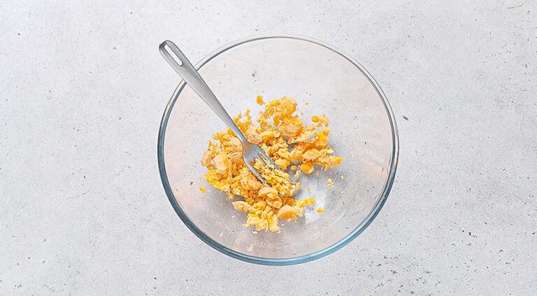 Швидка "Оселедець під шубою" в яйці: покроковий рецепт для швидкої вечері 12