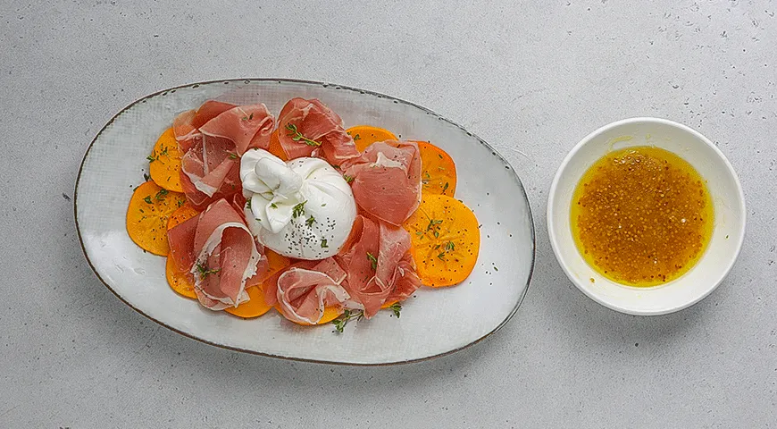 Ніжний салат з бураттою, стиглою хурмою та солоним хамоном: легка насолода з фото 5 Ніжний салат з бураттою, стиглою хурмою та солоним хамоном: легка насолода з фото 5