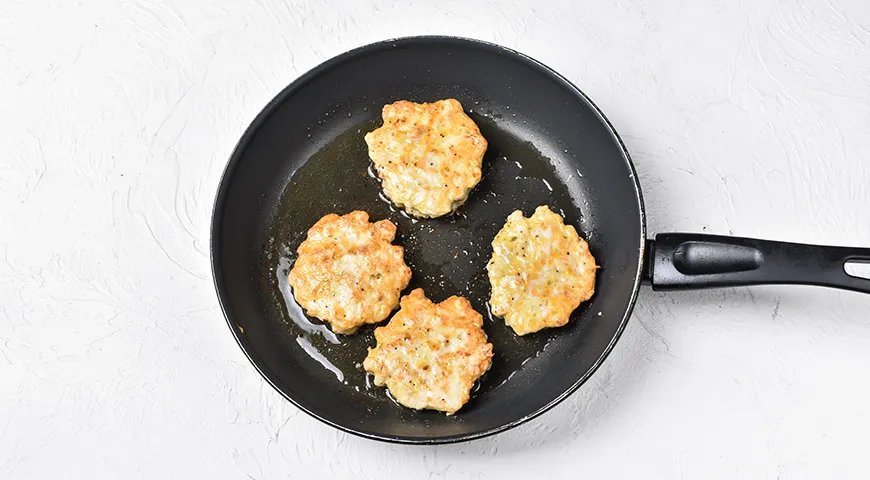 Курячі котлетки по-міністерськи: соковитий рецепт із фото 7