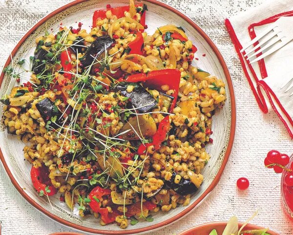 Соковита перлова каша з овочами, запеченими до золотистої скоринки: ситний та корисний&hellip;