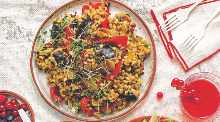 Соковита перлова каша з овочами, запеченими до золотистої скоринки: ситний та корисний рецепт 30