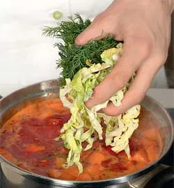 Український борщ з кислинкою мочених яблук: покроковий рецепт з фото 6