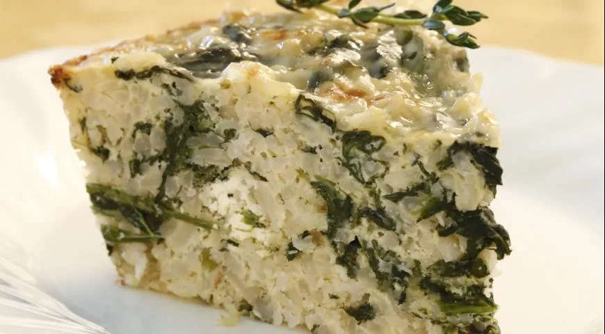 Запеканка з бурого рису зі шпинатом та фетою: смачний та корисний обід 1