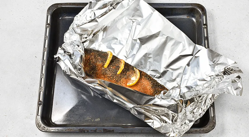 Терпуг, запечений у фользі: ароматна риба з овочами, готова за годину 5