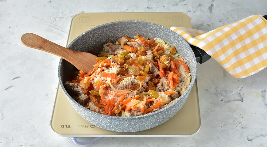 Ароматний плов зі свининою на сковороді: ситна та смачна страва на кожен день 4