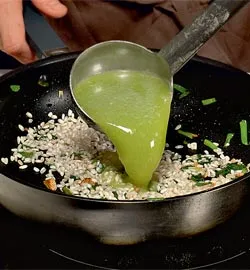 Різотто з цибулею та руколою: ароматна страва для вашого столу 4