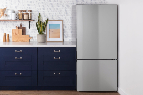 Найкращі холодильники з виступом на стільницю: детальний огляд