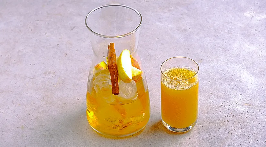 Освіжаючий яблучно-ананасовий лимонад "Зимове яблуко": рецепт з фото та низькою калорійністю 2