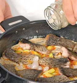 Матлот з риби: ситна страва з фото-рецептом всього на 391 ккал 7