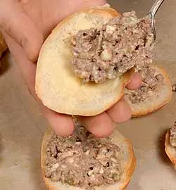 Смачний курячий паштет на тостах: простий рецепт для швидкого перекусу 4