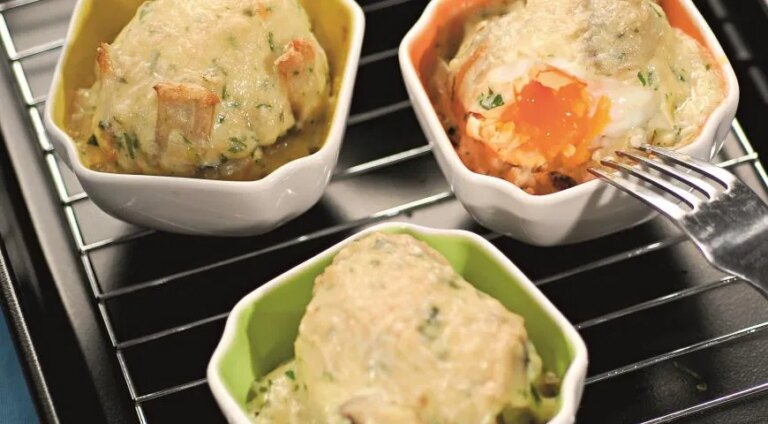 Яєчні смаколики в ніжному грибному соусі: ситна страва з фото за 428 ккал 30