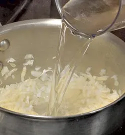 Ніжний крем-суп зі шпинату та кореня селери: легкий рецепт для вашого здоров'я 3