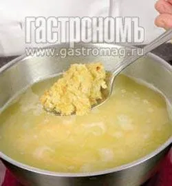 Весняний зелений суп з ароматними галушками: легкий рецепт на 280 ккал 6