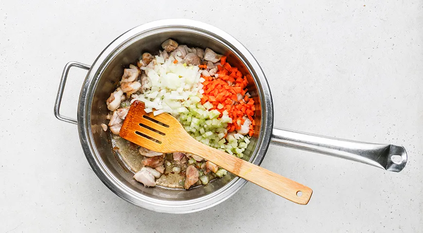 Куряче філе з гречкою та сметаною на сковороді: ніжний смак і ситний обід 4