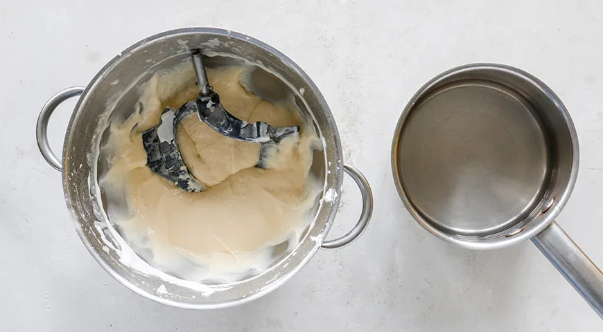 Пишні заварні млинці на сметані: ніжні, повітряні та надзвичайно смачні 3