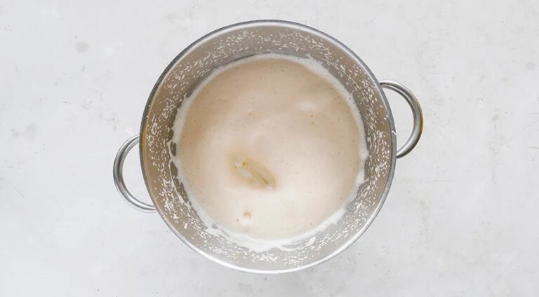 Пишні заварні млинці на сметані: ніжні, повітряні та надзвичайно смачні 23