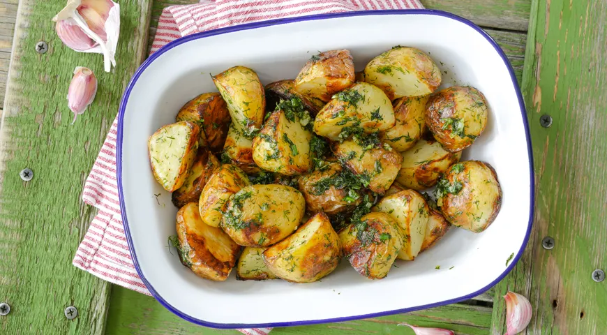 Печена молода картопля: простий рецепт із чудовим смаком 1