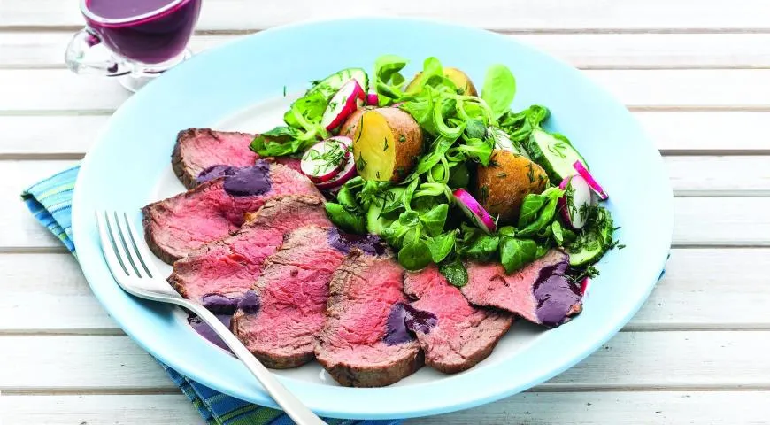 Яловичий стейк із хрустким салатом: вишукана страва з фото-інструкцією 1