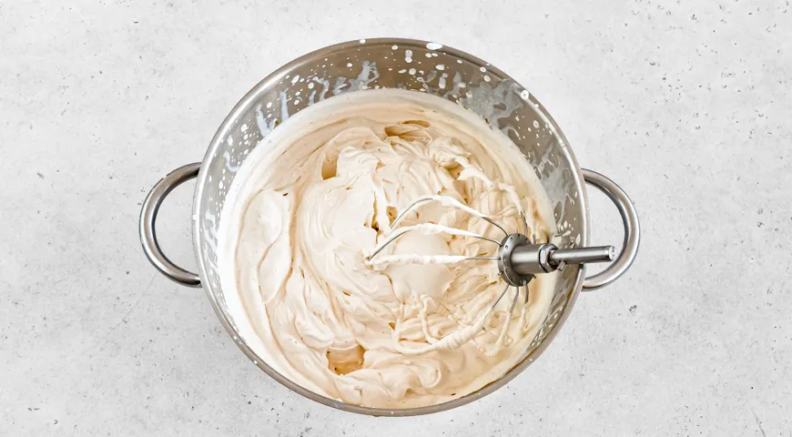 Торт "Карамельна дівчинка": неймовірно ніжний десерт з карамельною ноткою 9