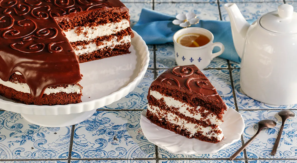 Ніжний шоколадний торт "Кіндер Пінґві" з кремовою начинкою: покроковий рецепт з фото 1