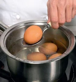 Яєчні смаколики в ніжному грибному соусі: ситна страва з фото за 428 ккал 2