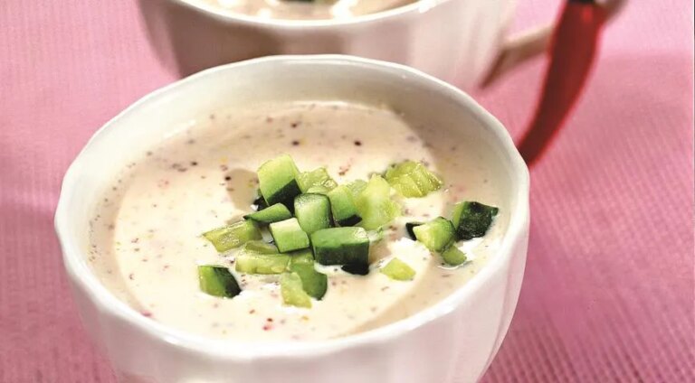Охолоджуючий йогуртовий суп зі свіжим огірком: легкий рецепт для спекотного дня 27