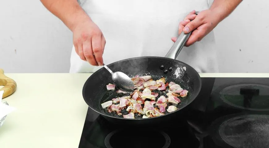 Золотисті тости з яєчнею та хрумким беконом: покроковий рецепт із фото 2