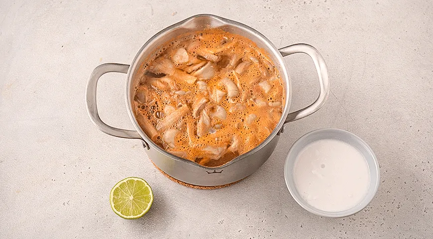 Ароматний карі-суп з рисовою вермішеллю та креветками: рецепт на 463 ккал 5