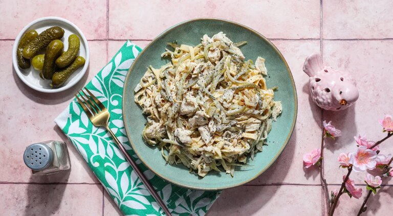 Салат "Загадка" з яєчними млинцями: смачна страва з фото! 11