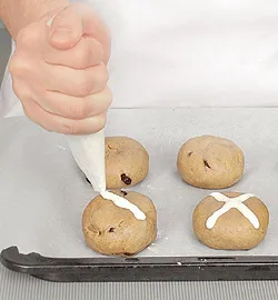 Крестові булочки: ніжне задоволення з фото-інструкцією 7