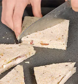 Засмажені сендвічі з шинкою та сиром: швиденький та ситний сніданок 2