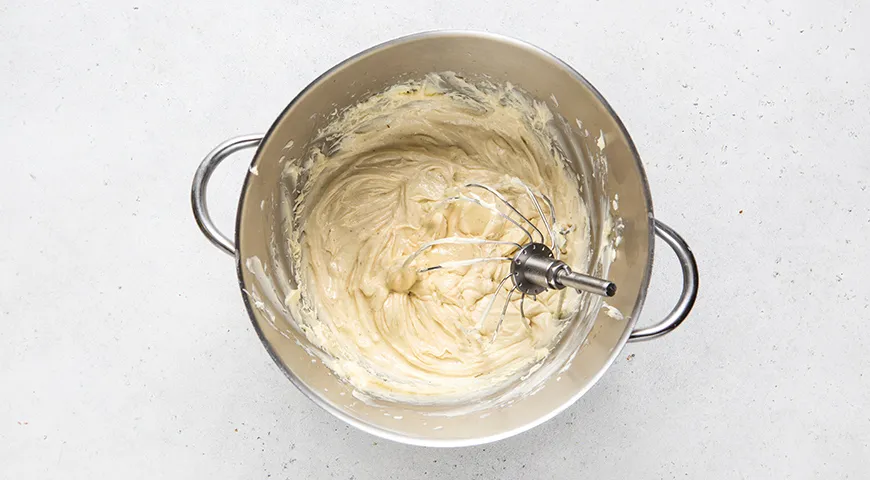 Торт "Жіночий примха": ніжний бісквіт, шовкова карамель та вершковий крем 9