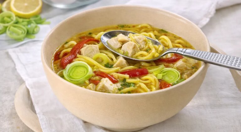 Локшина з карі, цибулею-пореєм та куркою: покроковий рецепт з фото 19