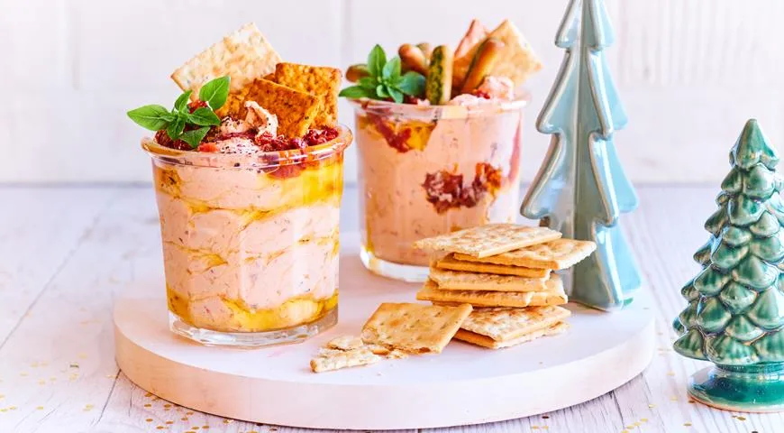 Легкі томатні брускетти з хрумким сиром: швидкий рецепт з фото 1