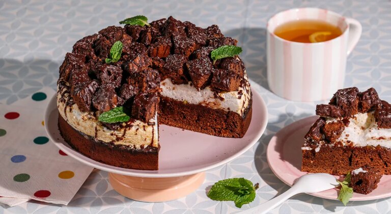 Ніжний шоколадний торт "Усмішка негра" на кефірі: покроковий рецепт з фото 8