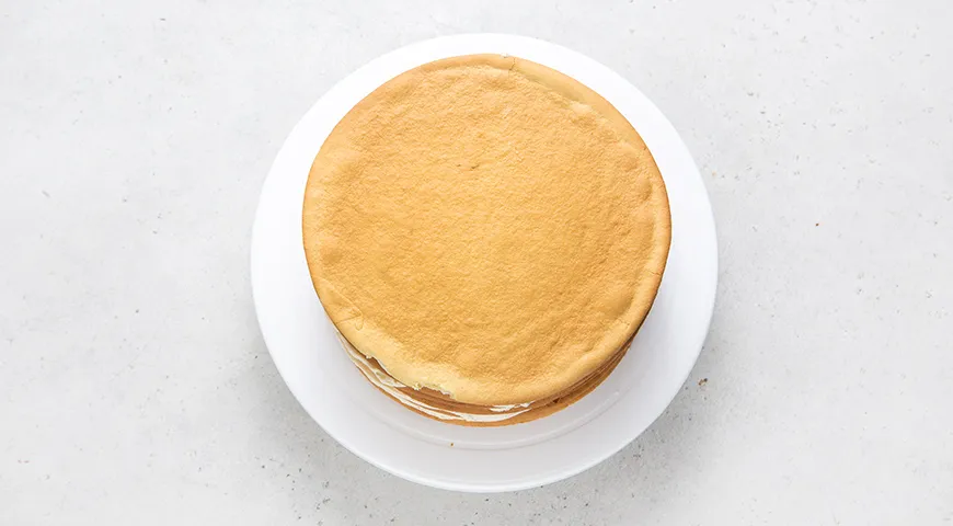 Торт "Жіночий примха": ніжний бісквіт, шовкова карамель та вершковий крем 11