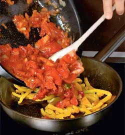 Смачні домашні тефтелі з макаронами: простий покроковий рецепт з фото 5